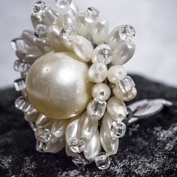 PRETTY Vintage Faux Pearl and Clear Beads Cluster Style Earrings CLIP ON - Picture 9 of 13